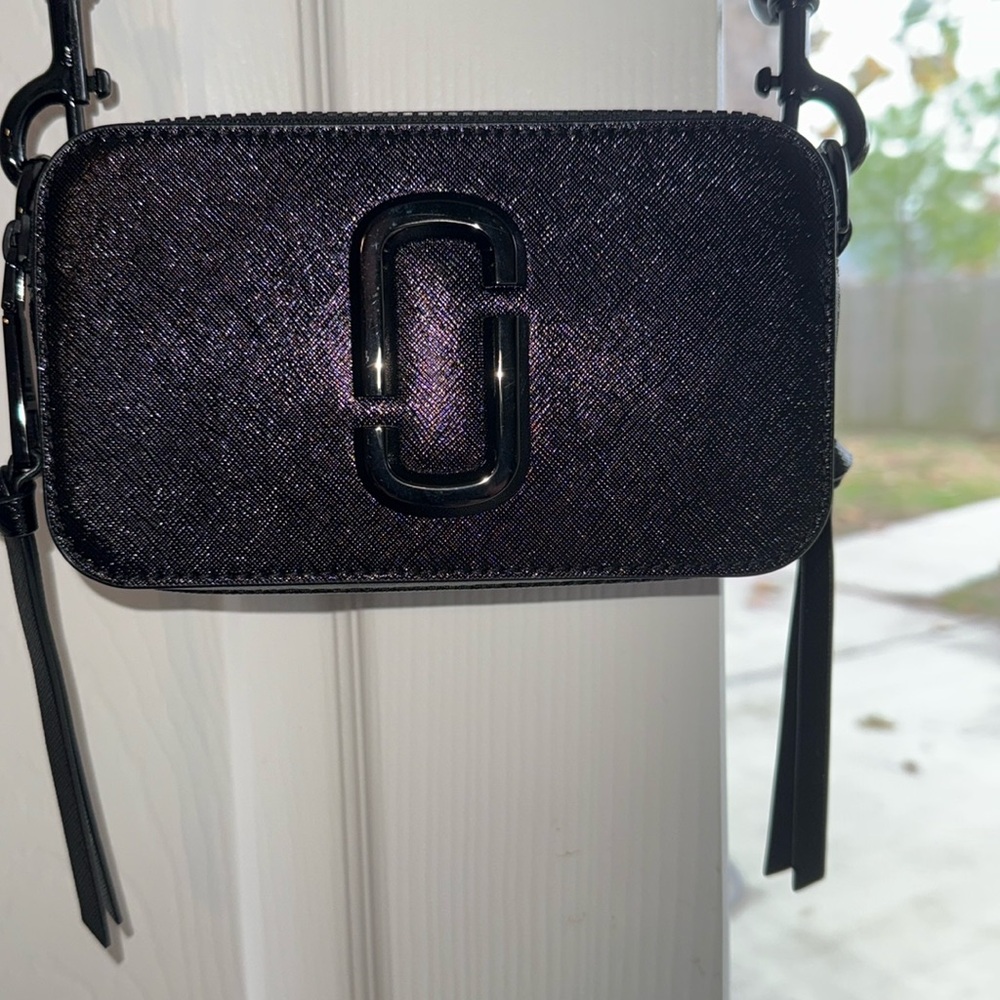 LIKE NEW MARC JACOBS CAMERA BAG